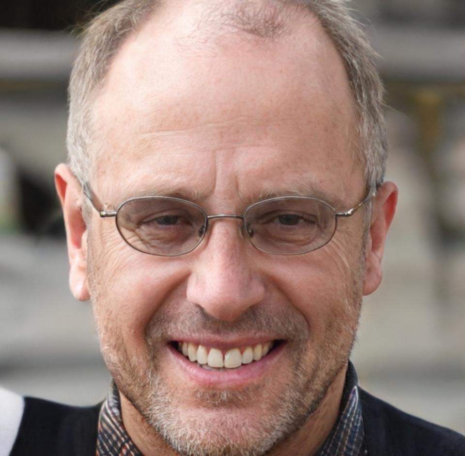 Carlos Mendoza, Director de Recursos Humanos